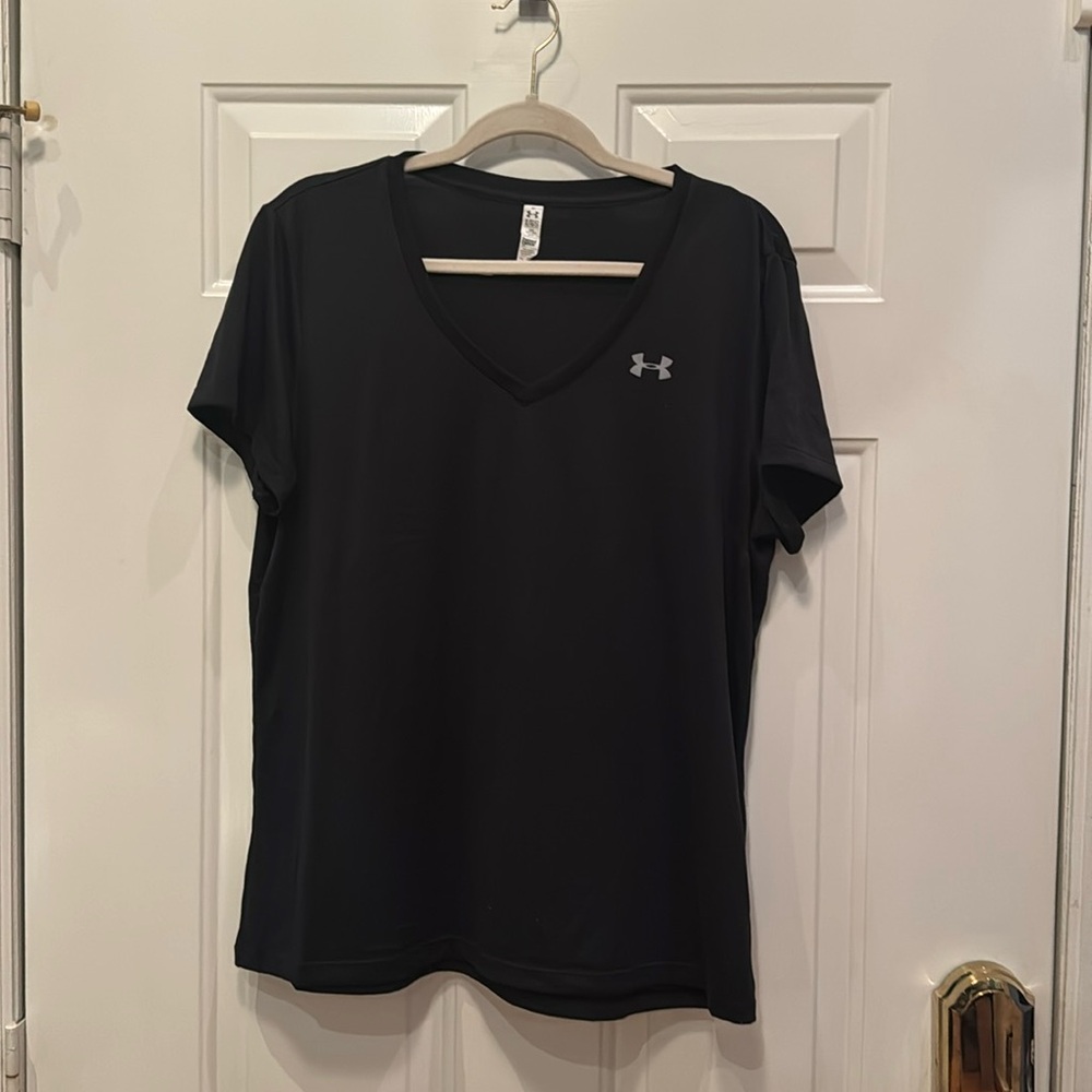 Women’s black under armor shirt, extra large